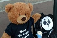 Aktion Bert - 365 Tage unterwegs zugunsten des Tierrettung Unterland e.V. in Neckarsulm bei Heilbronn: Teddybär Bert als VIP-Gast von SES-Boxing und der PR-Agentur PR4YOU bei der Europameisterschaft im Schwergewicht im Estrel Hotel Berlin